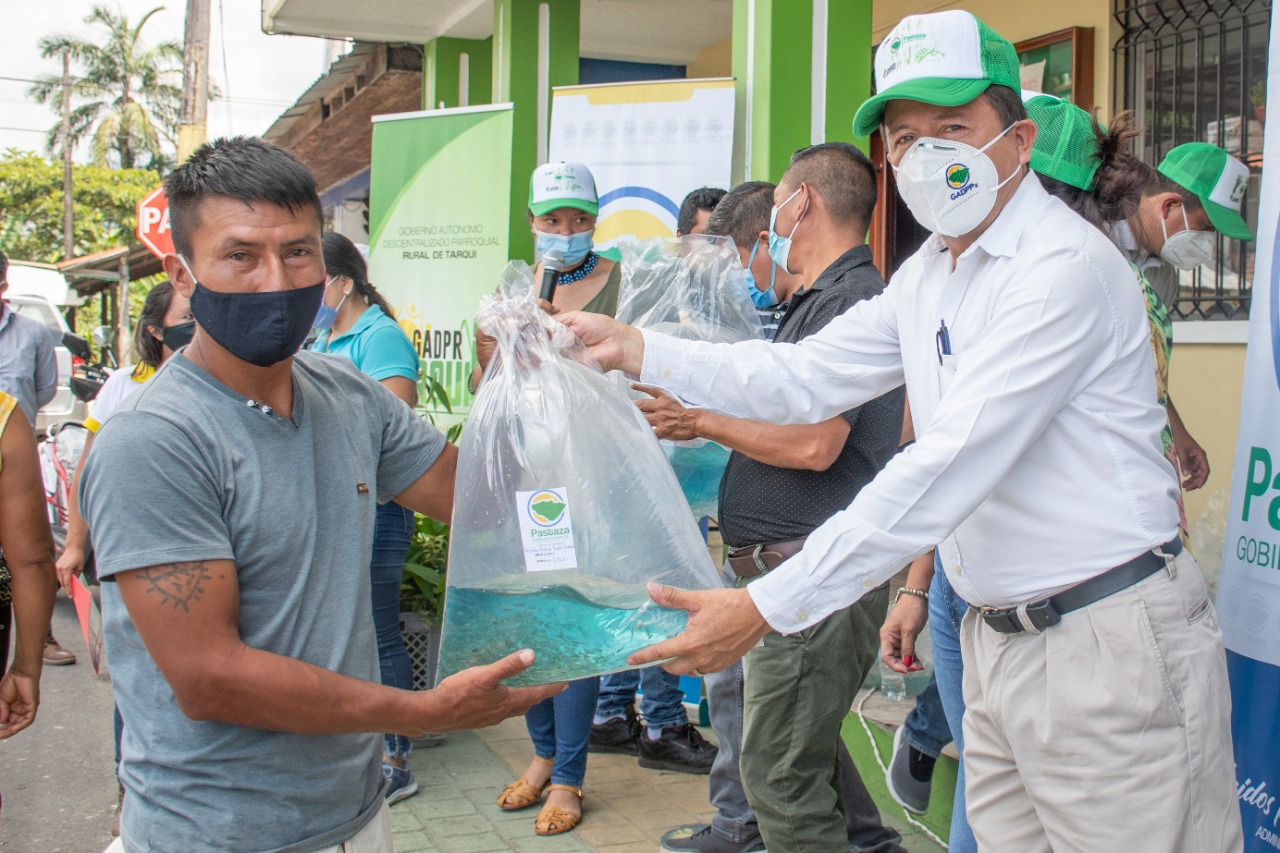 ¡Prefectura de Pastaza entregó alevines y 600 plantas para reforestación en la parroquia Tarqui!