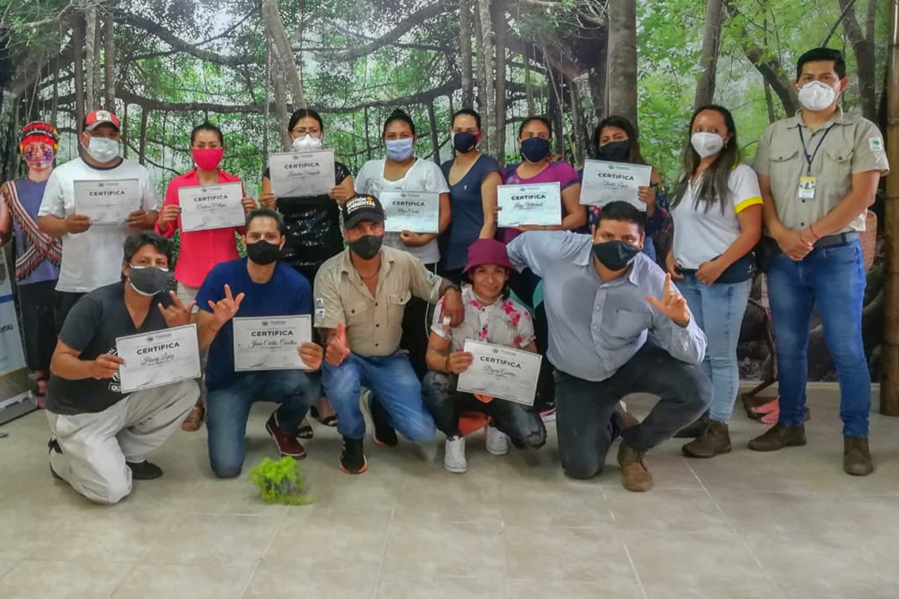 Capacitación sobre cambio climático brindaron técnicos de la Prefectura de Pastaza a miembros de la ASO de Sordos de #Pastaza