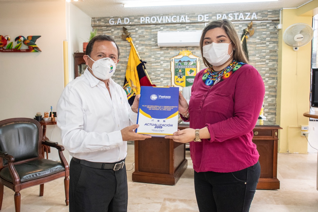 Prefecto recibió en su despacho a Directora del MIES