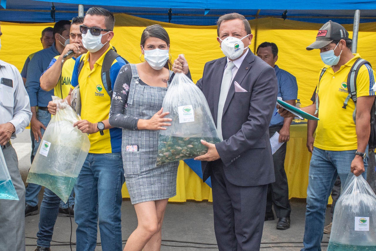 ¡Piscicultores y productores de El Triunfo se beneficiaron de entrega de alevines, bombas y plantas!