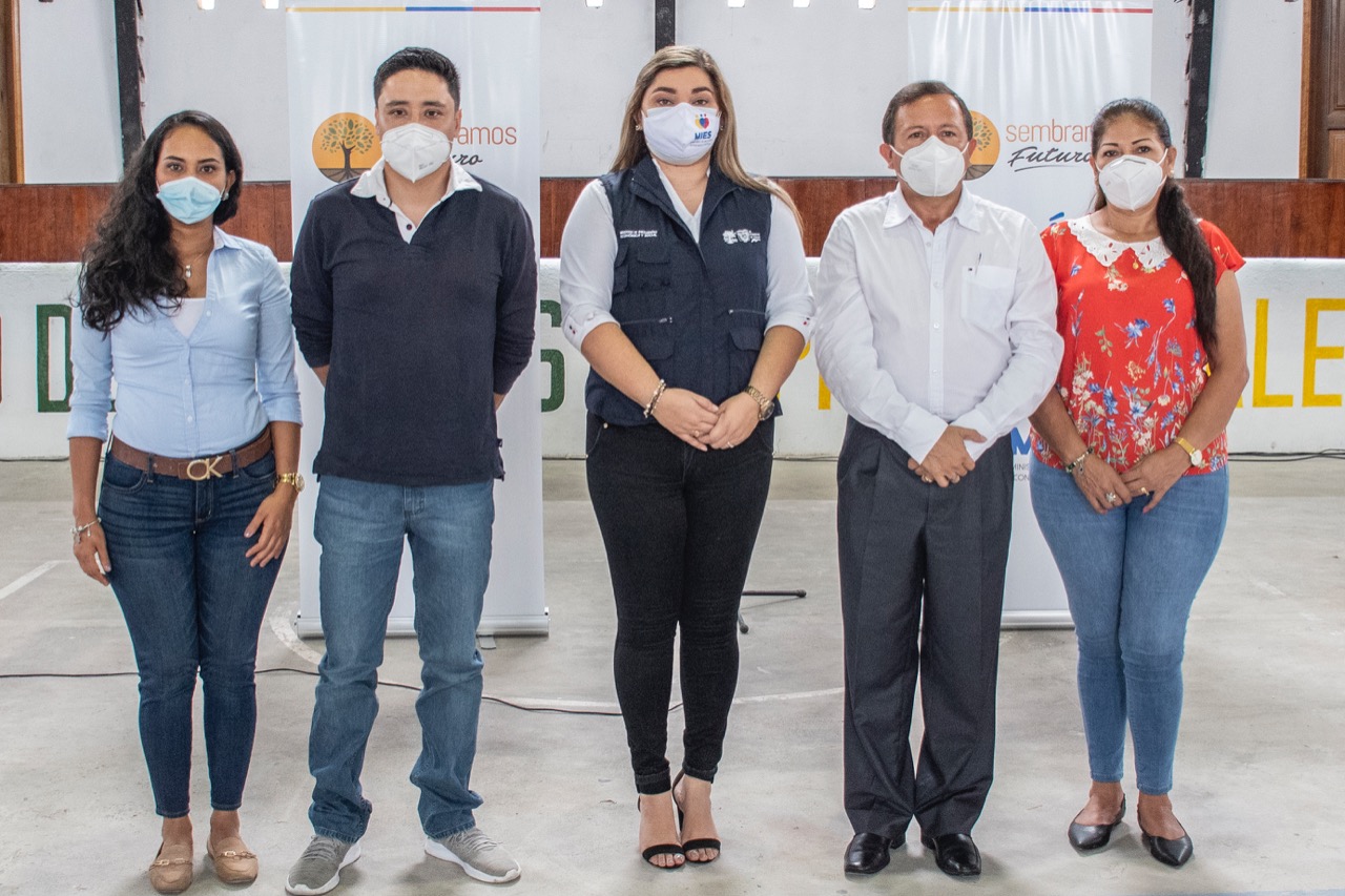¡Prefecto participó, junto a su esposa, de la Mesa Temática Ciudadana organizada por el MIES!
