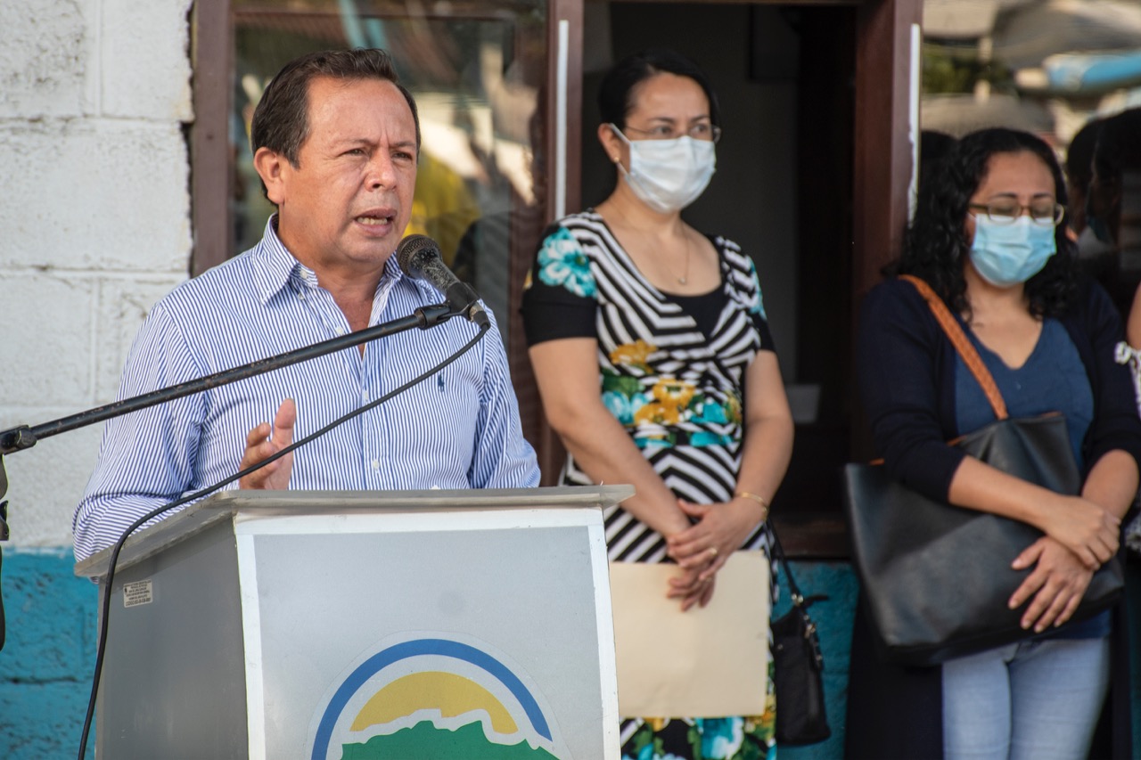 En los Hangares se recordó fechas importantes en el Minuto Cívico