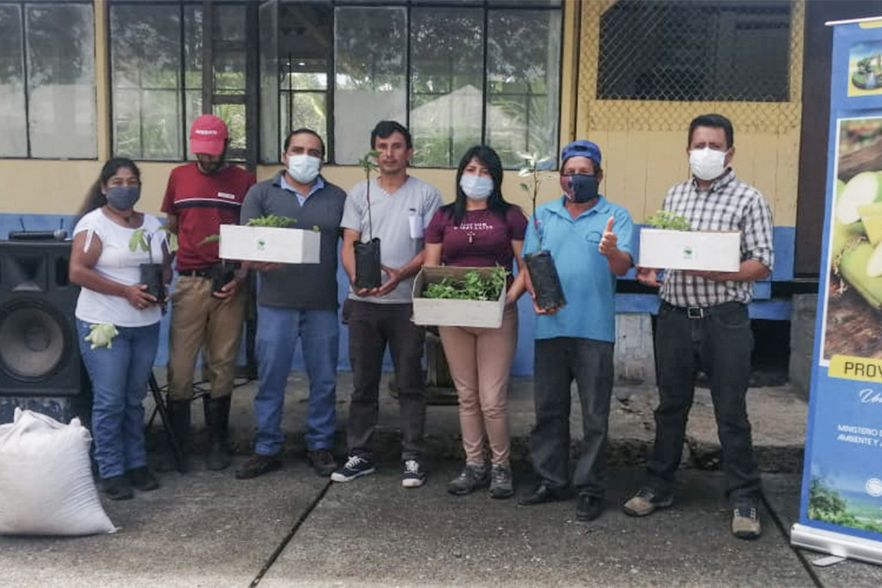 ¡En Fátima entregamos plantas e insumos agrícolas a agricultores!
