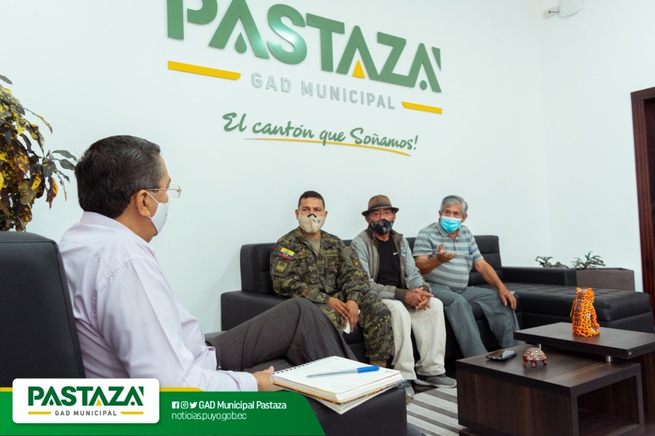 ¡Ejercemos un Gobierno de puertas abiertas! En su despacho el alcalde Oswaldo Zúñiga, recibió la visita de una delegación de la ciudadela Bellavista