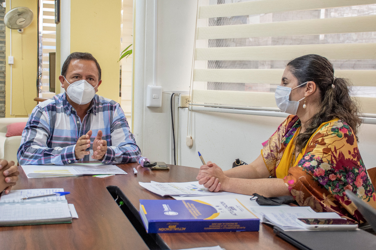 ¡Subsecretaria de Cambio Climático visitó al Prefecto de Pastaza!