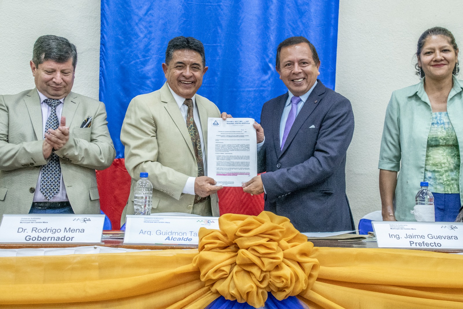 Prefectura celebra a Mera con 5 millones de dólares en obras