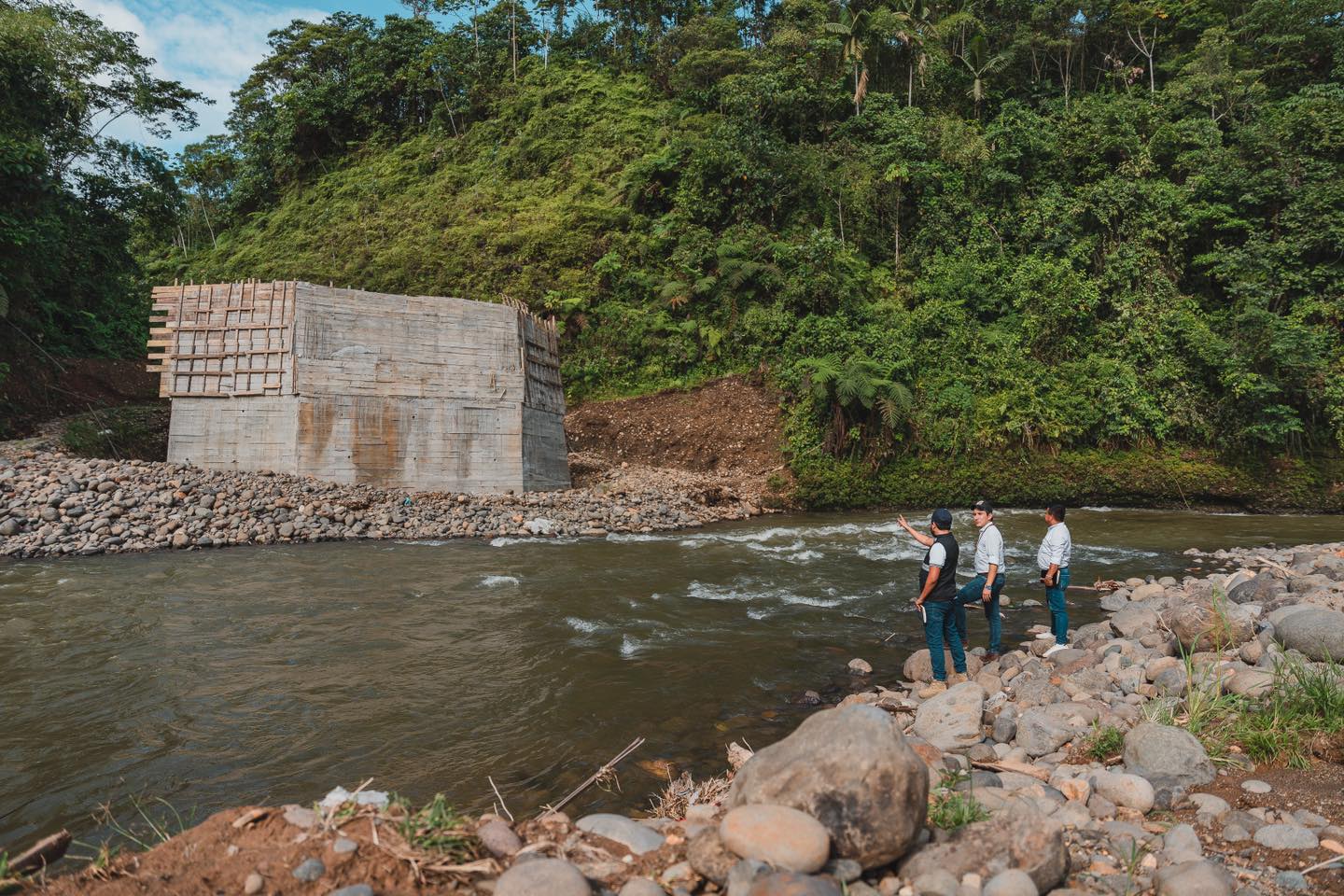 Verificamos el avance de ejecución del puente de Unión Base