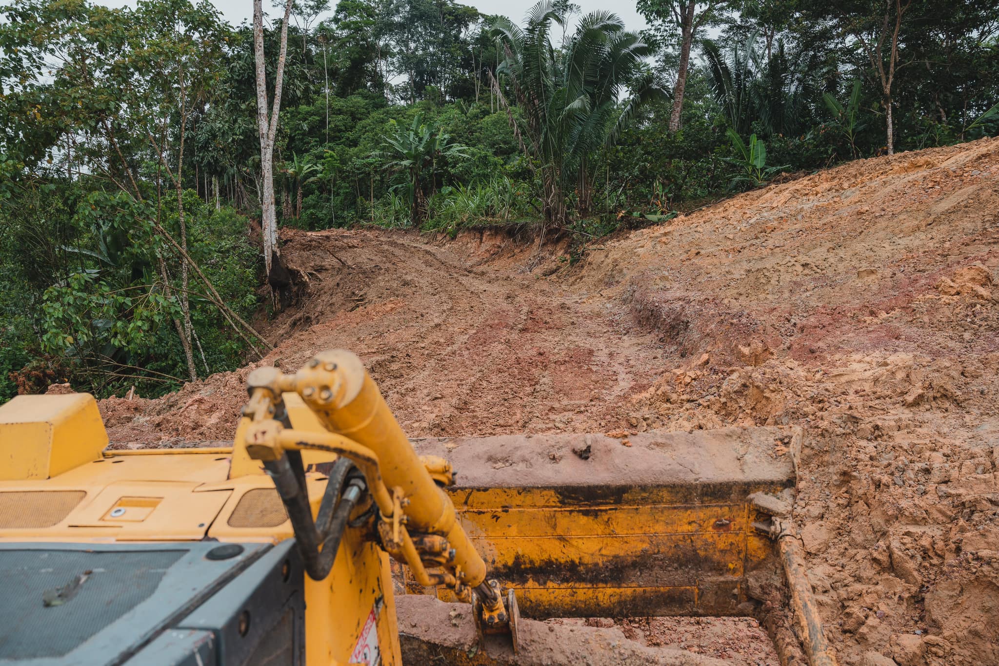 Aperturamos 2Km de vía en el tramo Chico Copataza – Yuchu Yaku