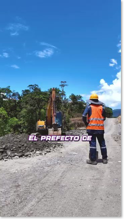 El prefecto de Pastaza, André Granda, verificó los trabajos en la vía Nuevo Mera – 24 de Mayo